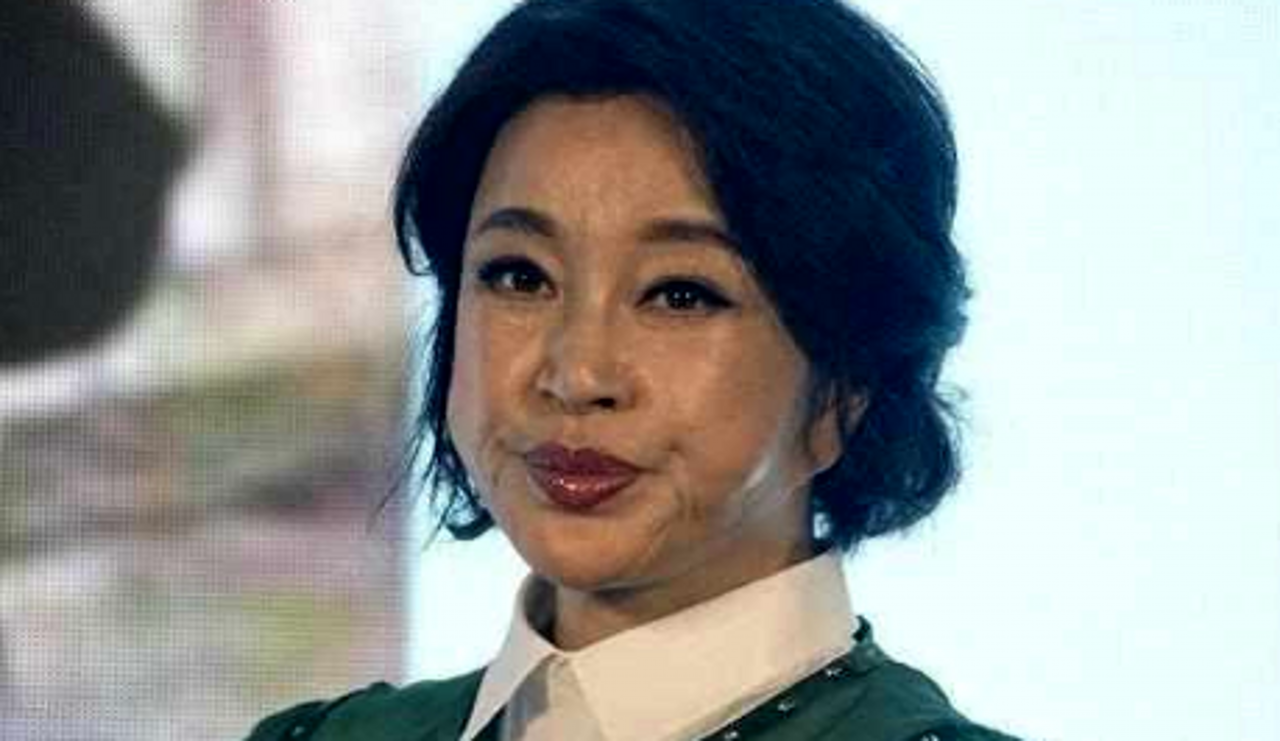刘晓庆忘化妆了?满脸爬山虎变瘪嘴老太,网友:不忍直视!