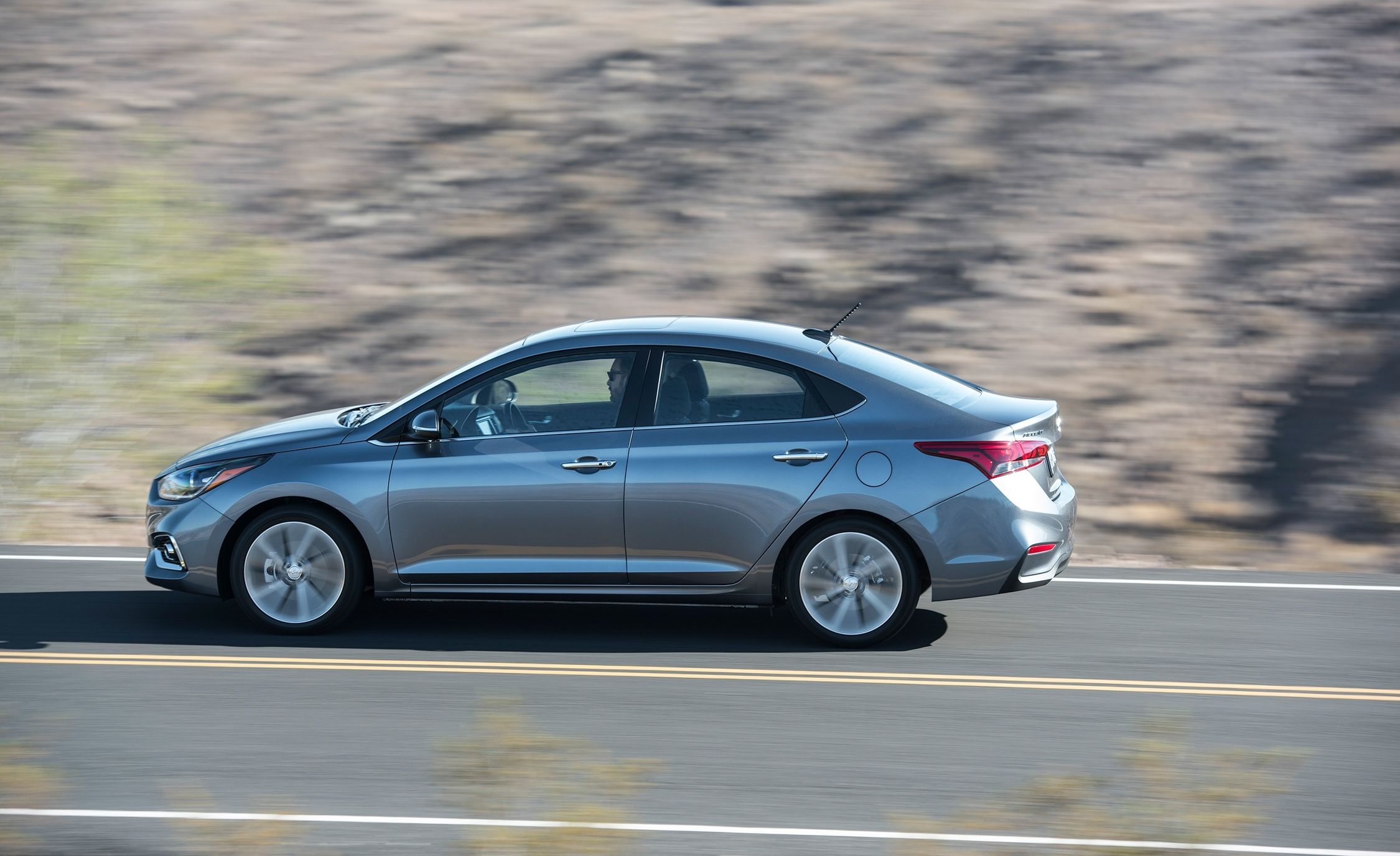 平民小车也不甘平庸!2018款现代雅绅特试驾解析