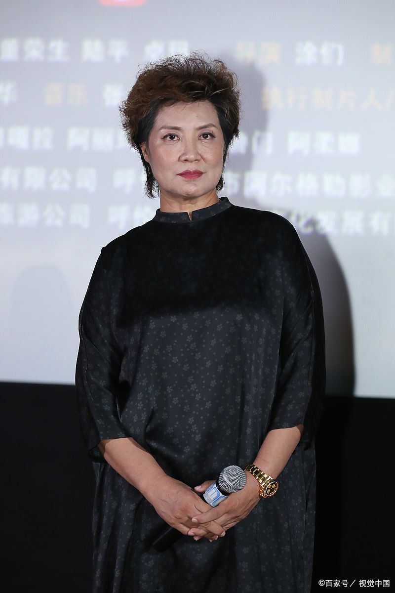 著名影视剧演员萨仁高娃