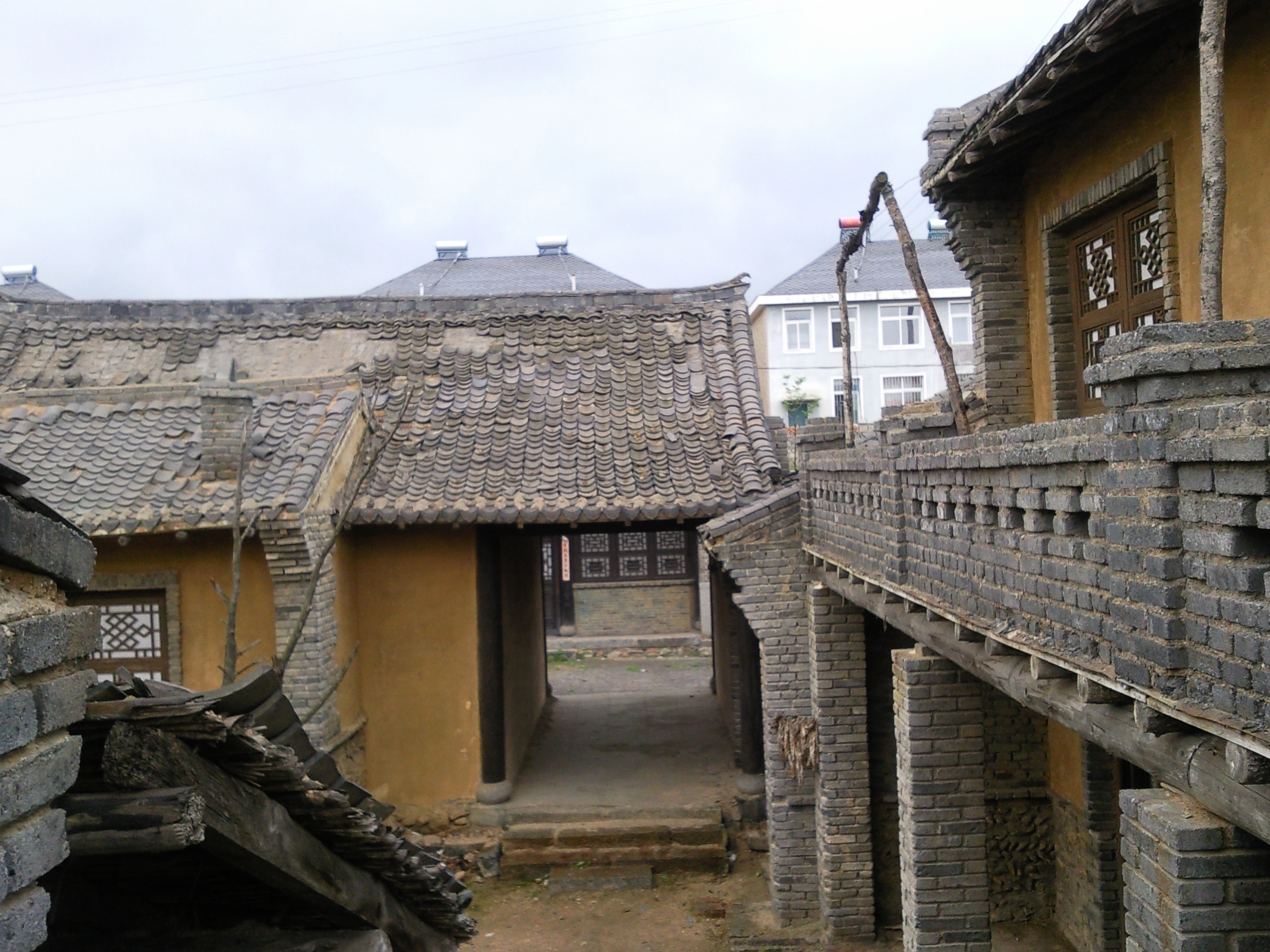 丹东凤城大梨树景区的影视城