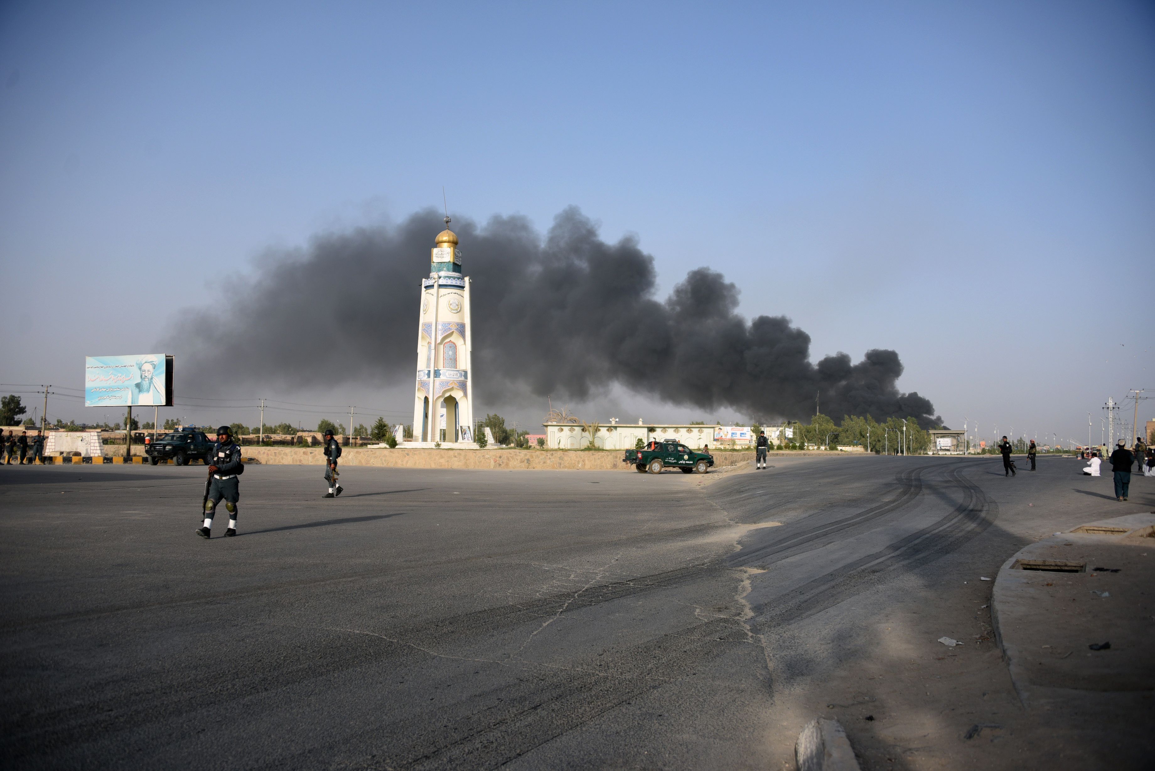 阿富汗坎大哈省警察总部遇袭10人死亡90多人受伤