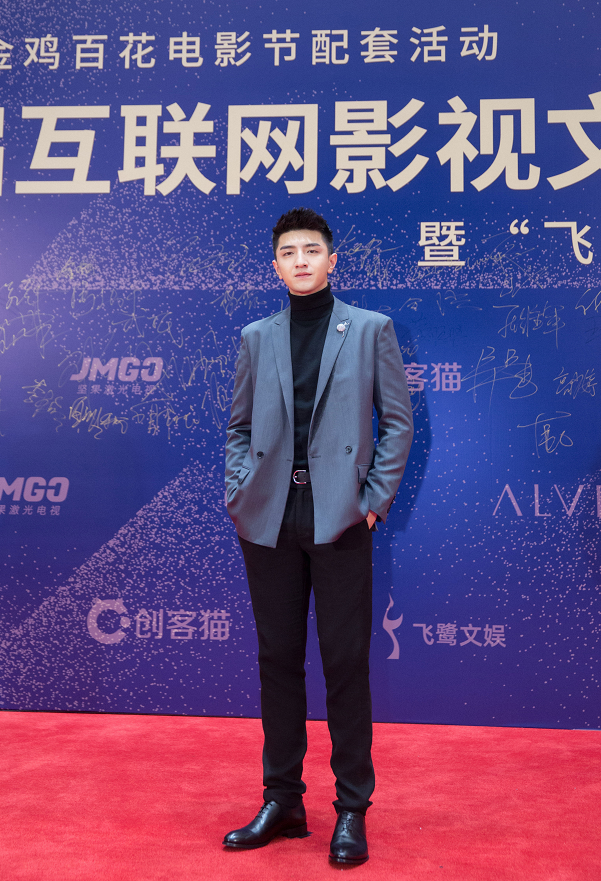 不愧是被颖宝签约的"退役兵哥"!当金瀚穿上西服后,我又恋爱了