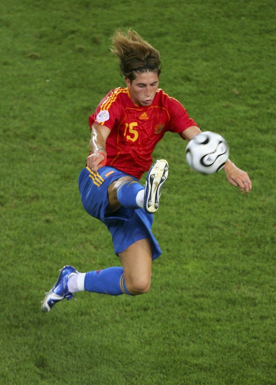 2月24日,拉莫斯通过个人社交宣布,正式从西班牙国家队退役,代表西班牙