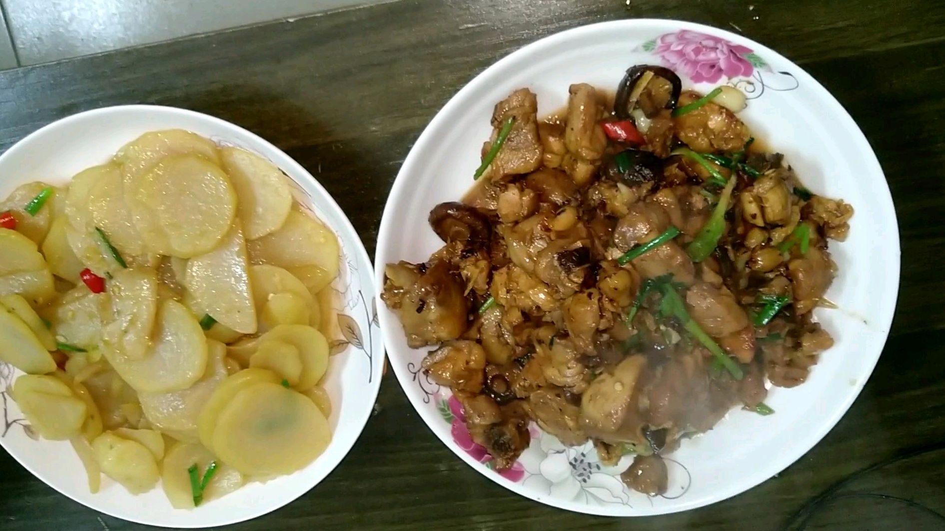香菇鸡腿肉这样做,真的太好吃了,家人小孩都爱吃,每次都不够吃