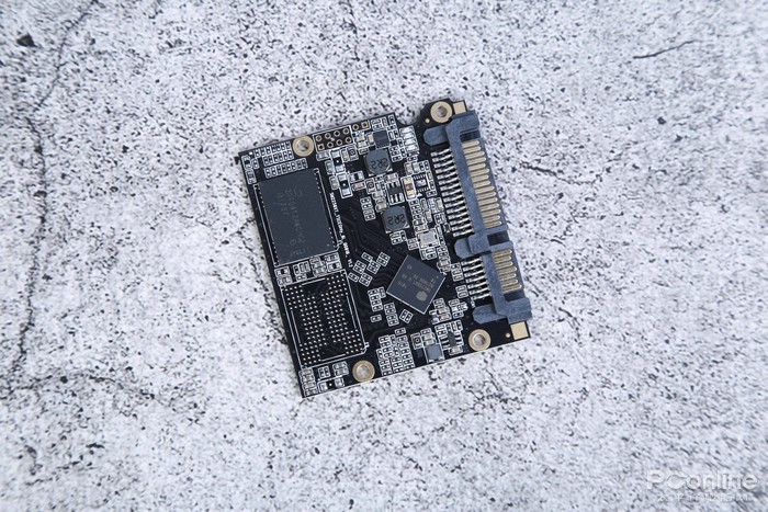 七彩虹 sl500 640g 固态硬盘评测:欢迎来到数据飙车广场