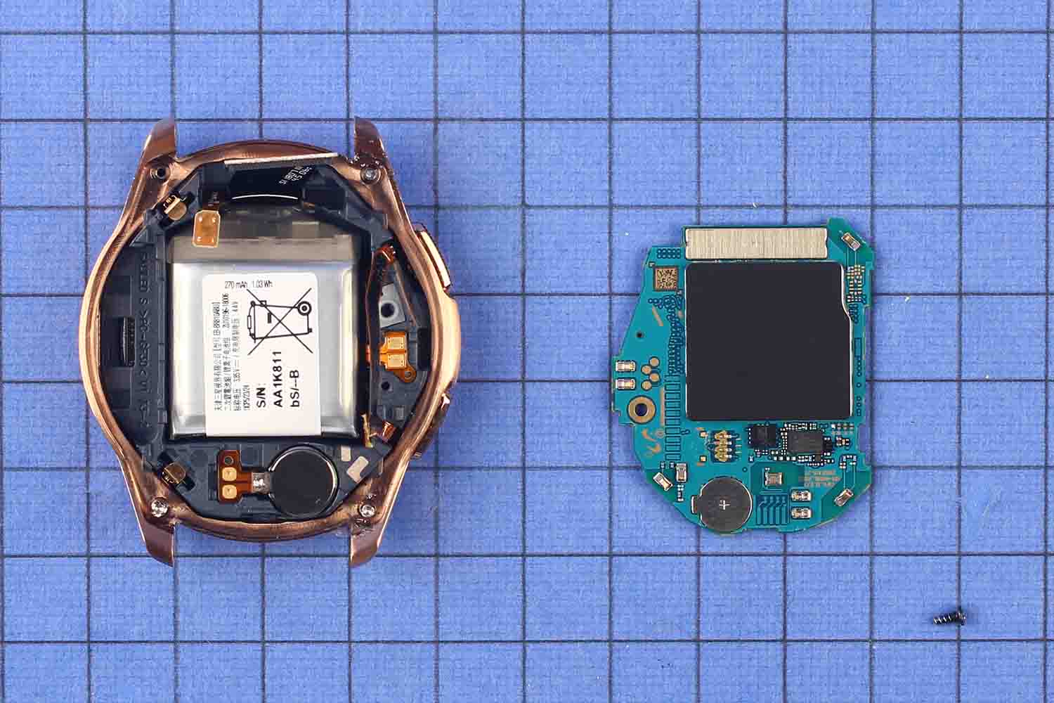 大量防水设计,内部结构平实,三星 galaxy watch 拆解