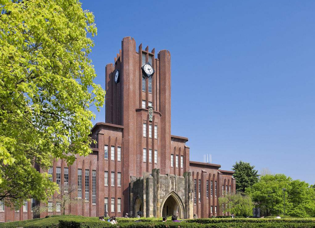 学校的食堂允许游客用餐,走累了到食堂吃顿饭,假扮一回东大学生也是一