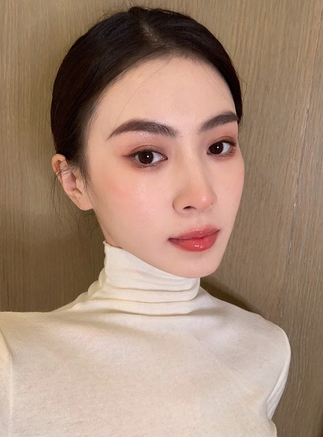 不同脸型适合不同眉形:长脸选平眉,方脸选弯月眉,你选哪个?