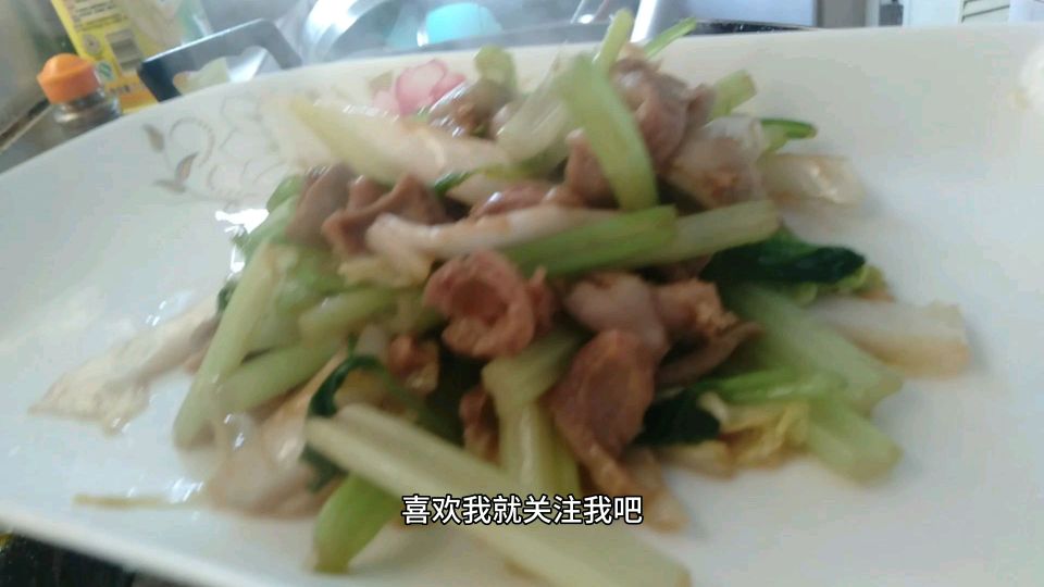 猪肚大家都吃过,鸡小肚你们吃过吗?做道「芹菜白菜炒鸡小肚」
