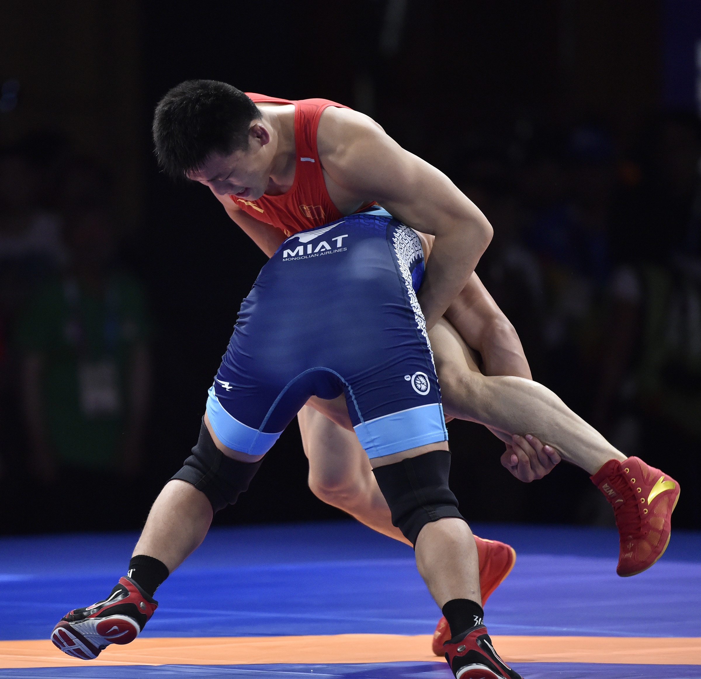 摔跤——男子自由式74公斤级资格赛:中国选手武伟不敌蒙古选手(3)