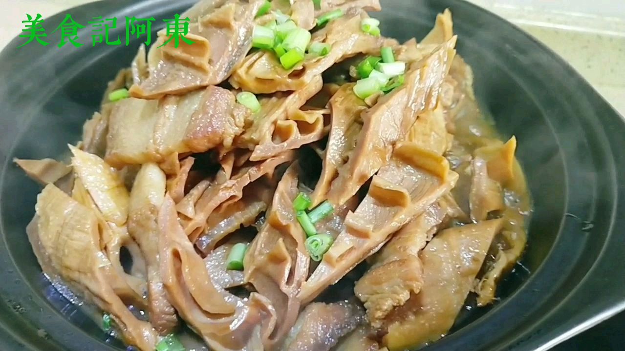 很多人都不会做笋干烧肉,今天大厨倾囊相授