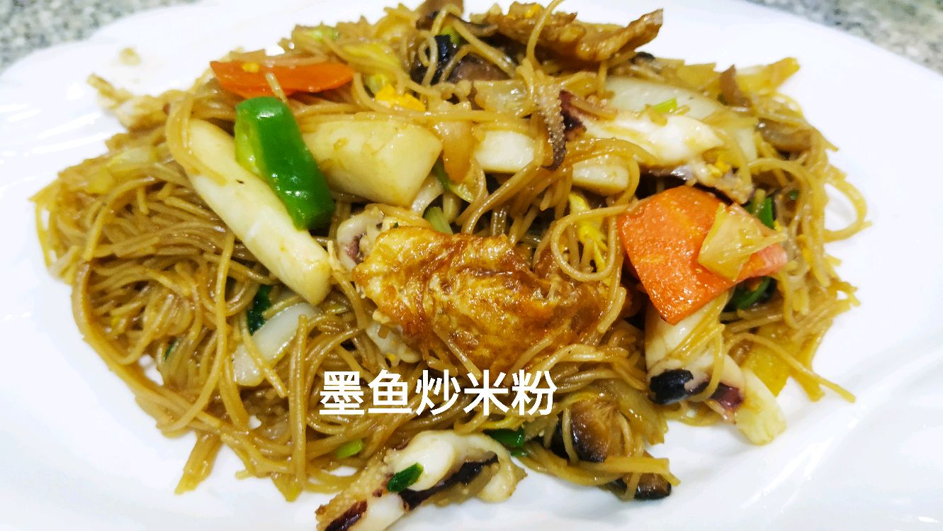 墨鱼炒米粉,干米粉直接丢锅,一样的干香Q弹,下酒都可以
