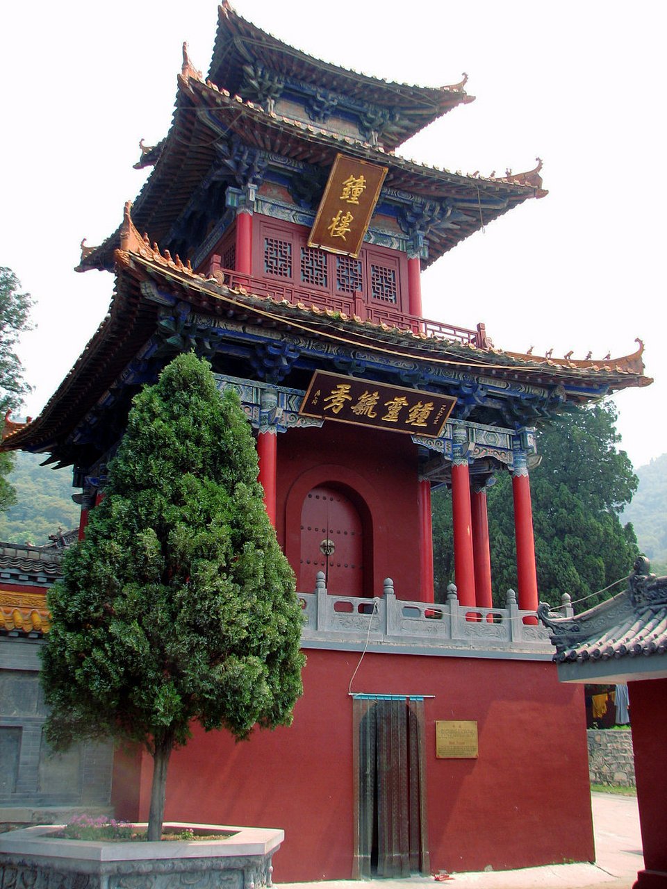 鸣凤山金殿,位于昆明市盘龙区穿金路771号,云南省的一流风景名胜区