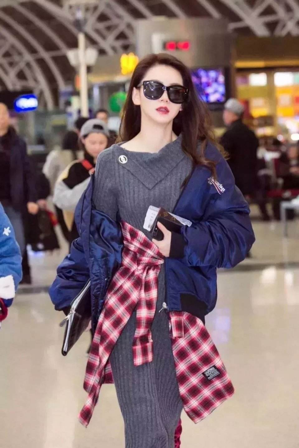 戚薇双马尾萌翻全场,可爱劲毫不输女儿,真是白看不厌!
