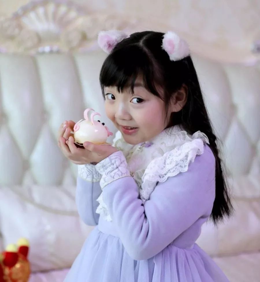 小彤宝给您拜大年