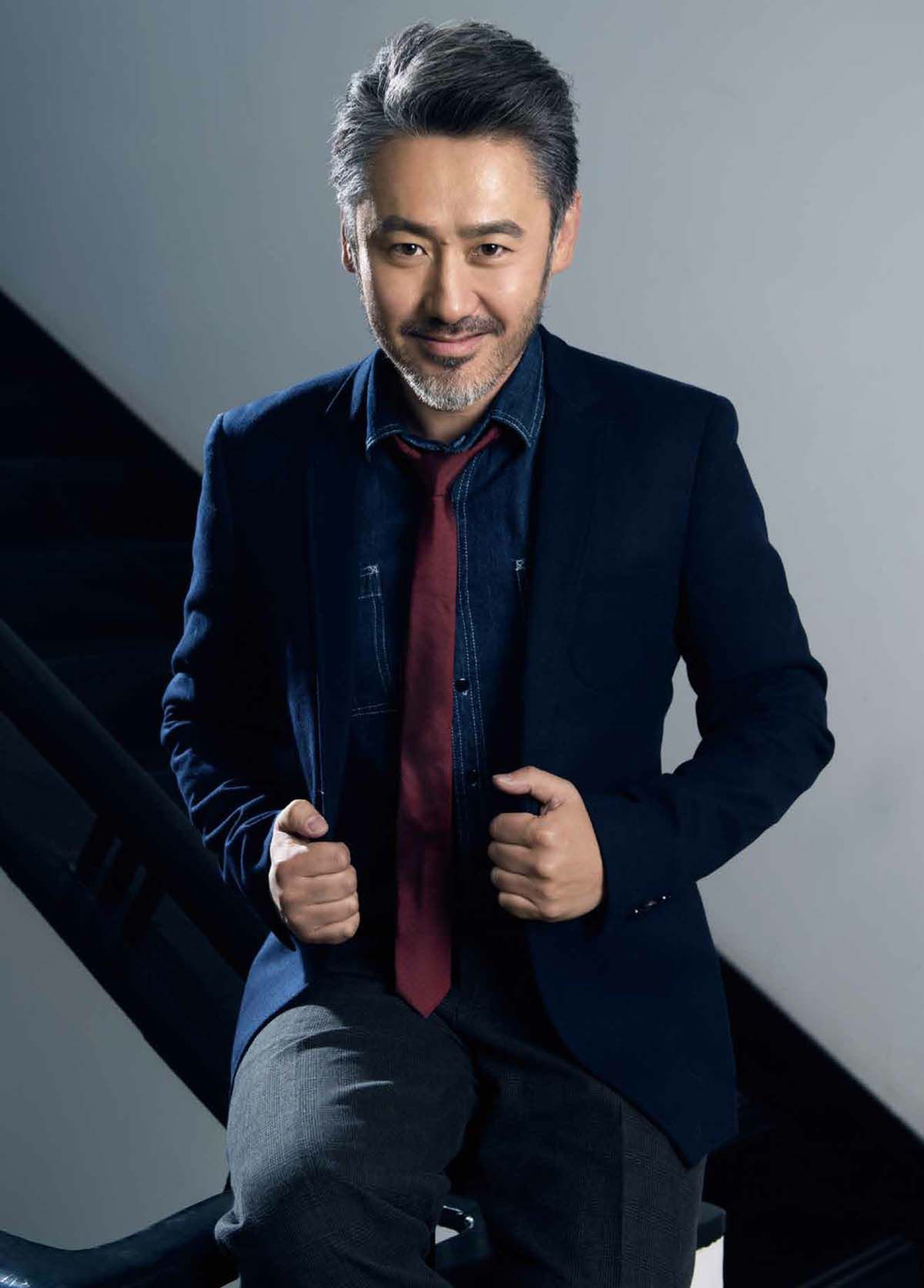 大叔吴秀波打酱油的角色,不称职的帮派大佬,却抢走了主角的风头