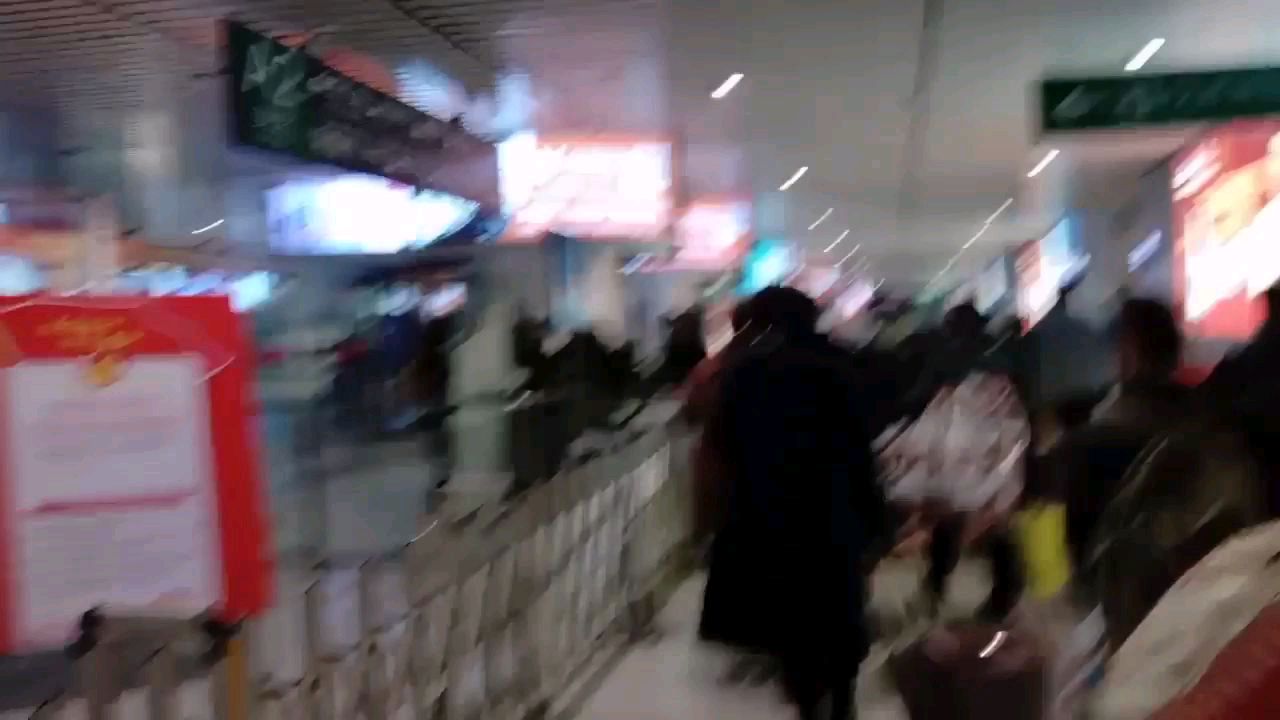 返青不一样的火车,没有了熟悉的味道,都在那躺着一动不动!