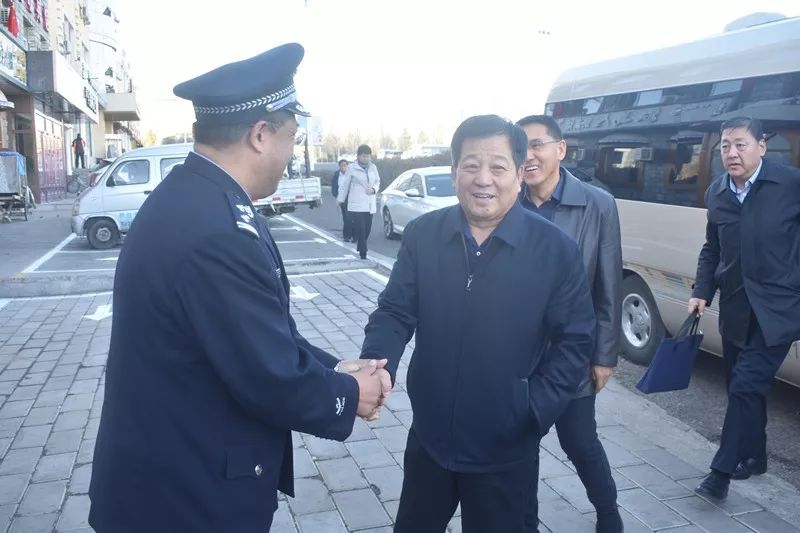 扫黑除恶|市人大常委会副主任付俊峰一行深入集宁区调