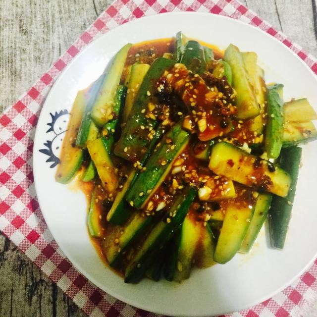 麻辣黄瓜,麻辣爽口,1分钟就学会,零厨艺都会