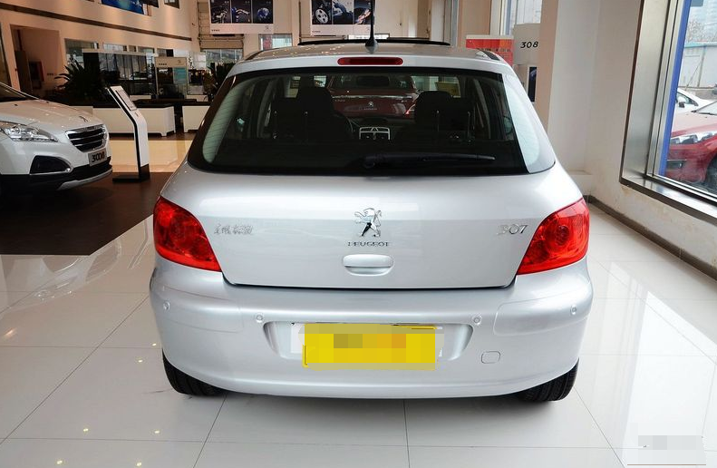 东风标致307两厢,整体造型非常出色,简约大气非常耐看