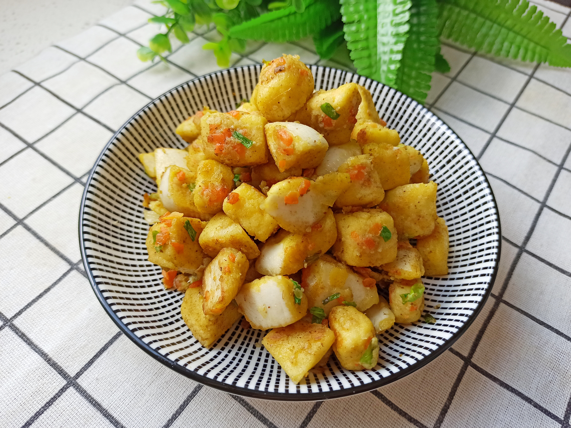 孜然炒馒头的家常做法,香味浓郁,5分钟出锅,轻松解决全家早餐