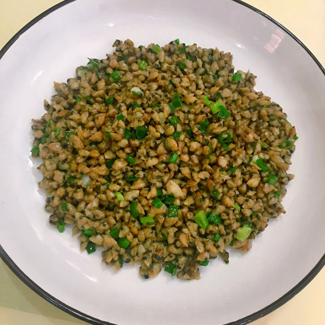 葱花炒红肉,鲜香下饭,十分钟就搞定