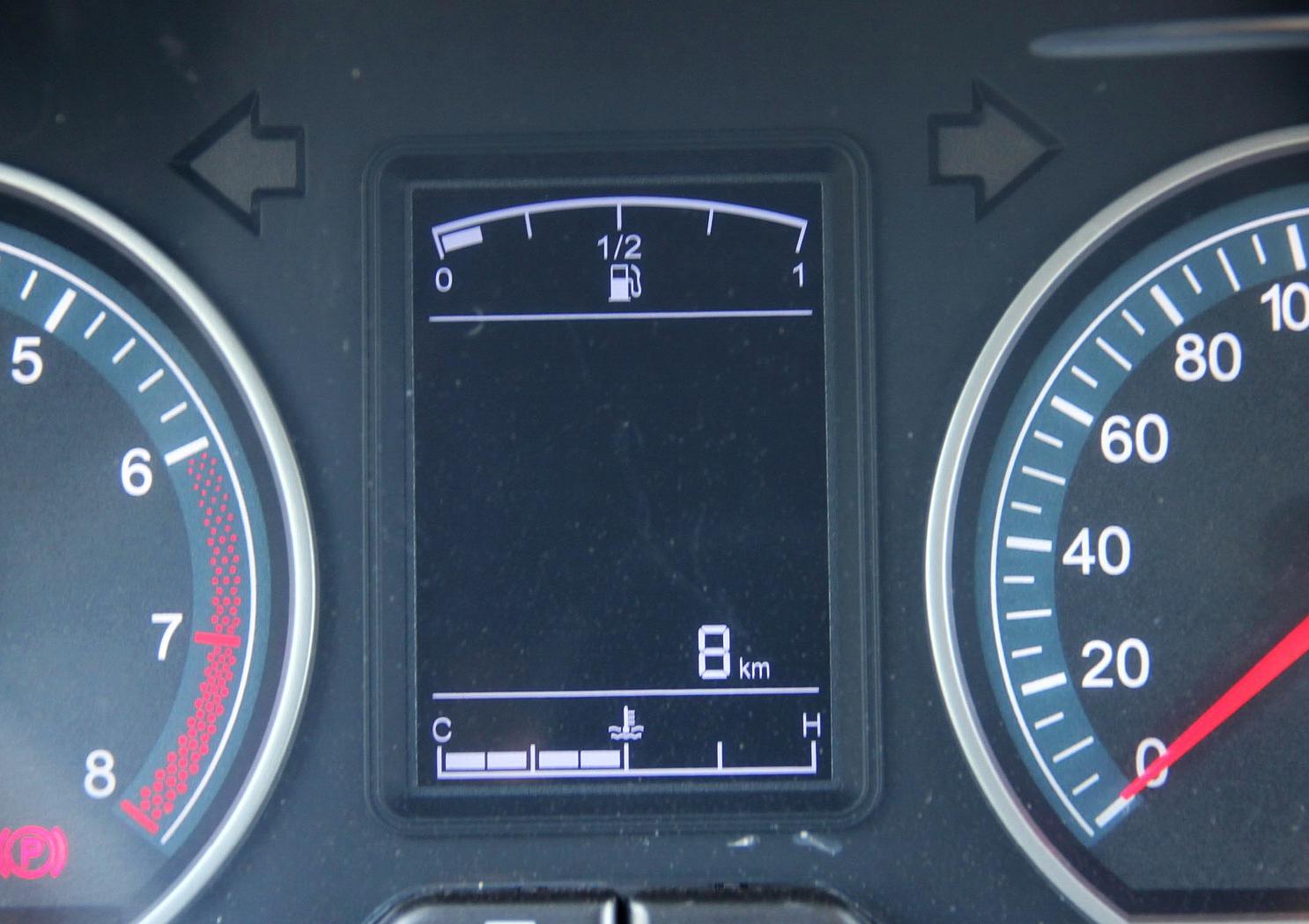 《景逸x3》仪表盘驾驶乐趣应该不错,仪表盘的设计感觉很合理,看上去很