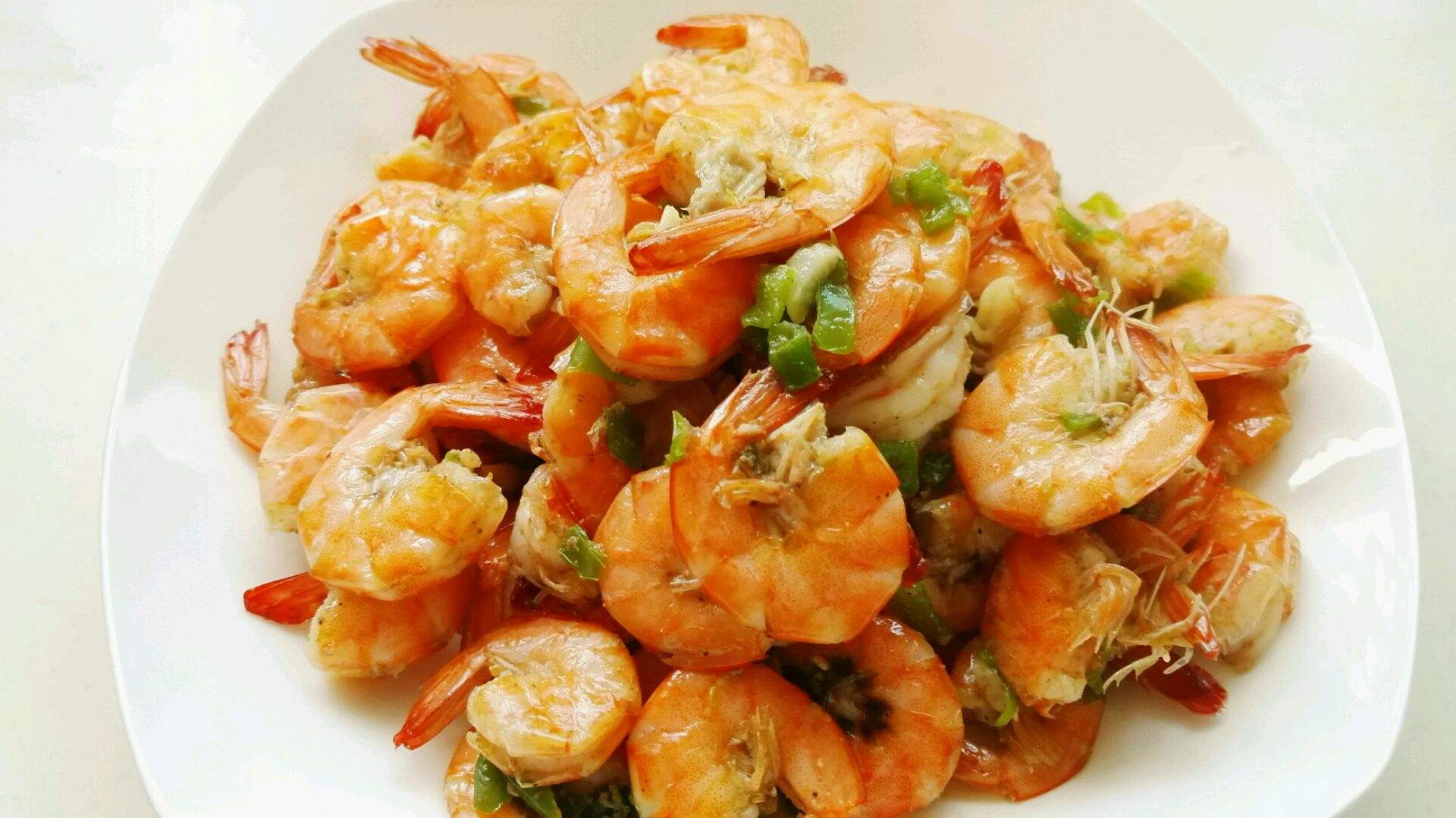 虾线怎么去?用牙签去已过时,教你两招,2秒钟搞定