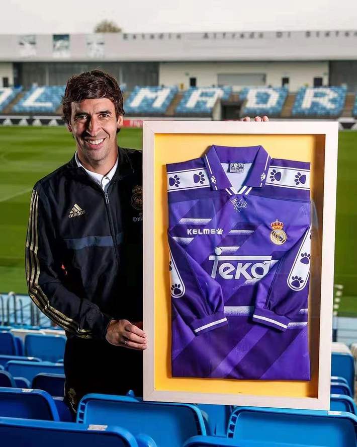 处子秀25周年,劳尔展示首秀时的卡尔美球衣