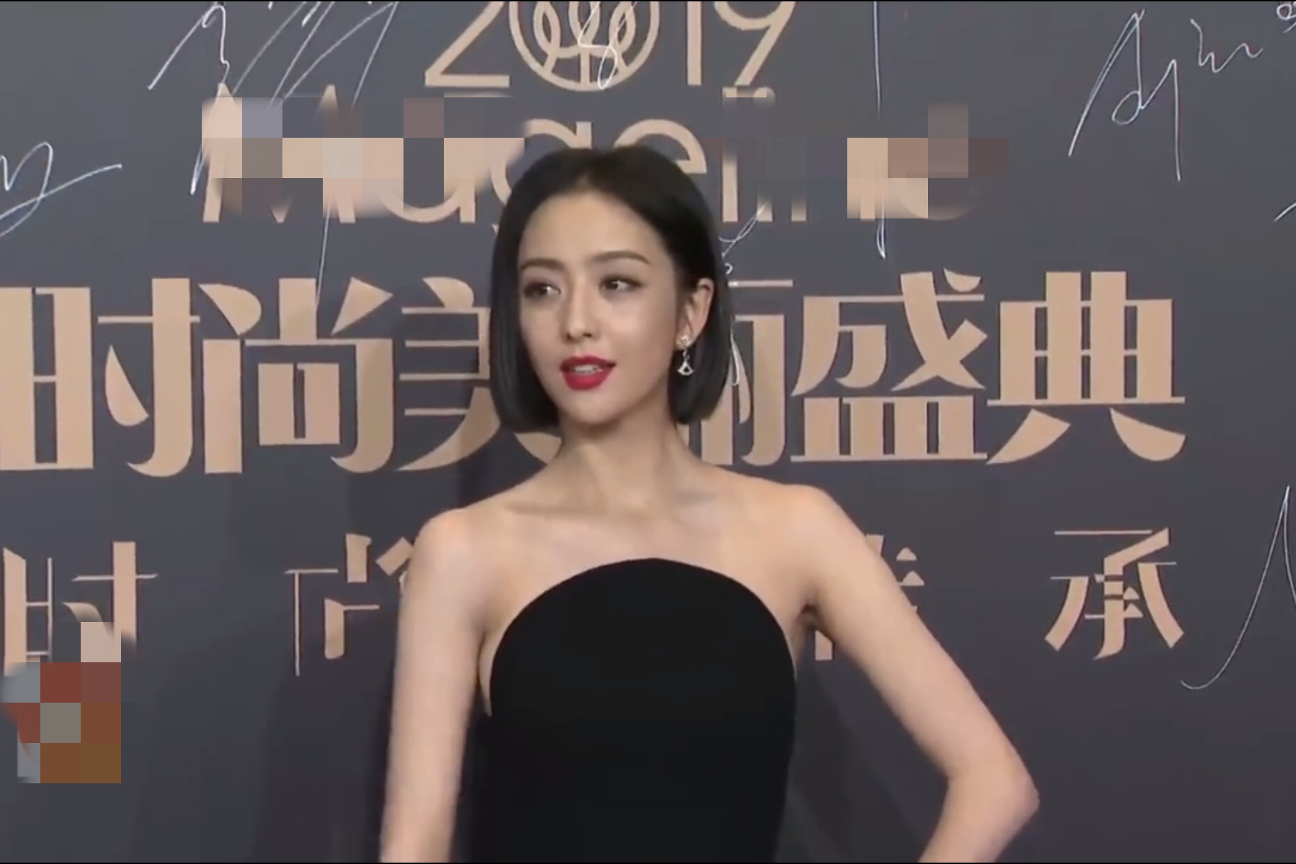 美丽盛典红毯生图:热巴秀事业线,刘诗诗状态好,baby显疲惫