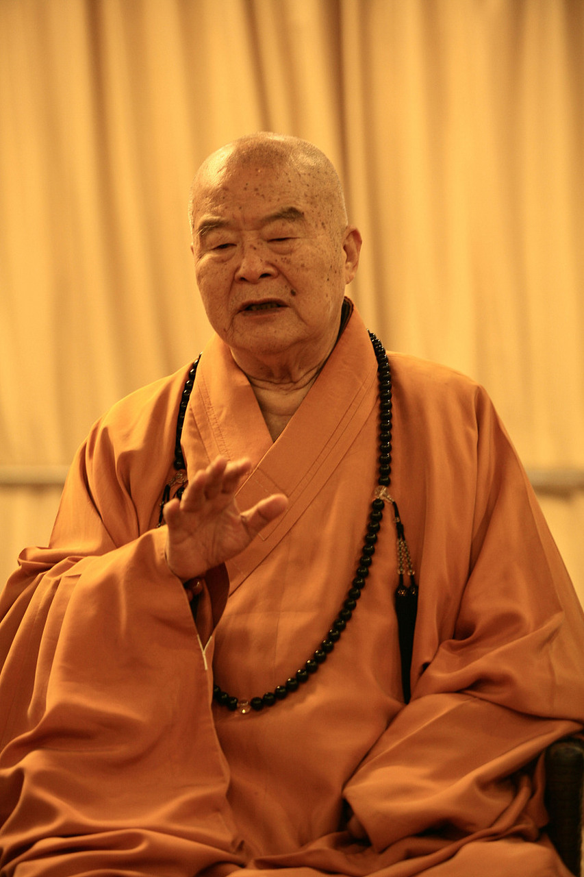 星云大师:"凡事皆有利弊,只要懂得权衡之道,往大处着眼,枯石朽木也能