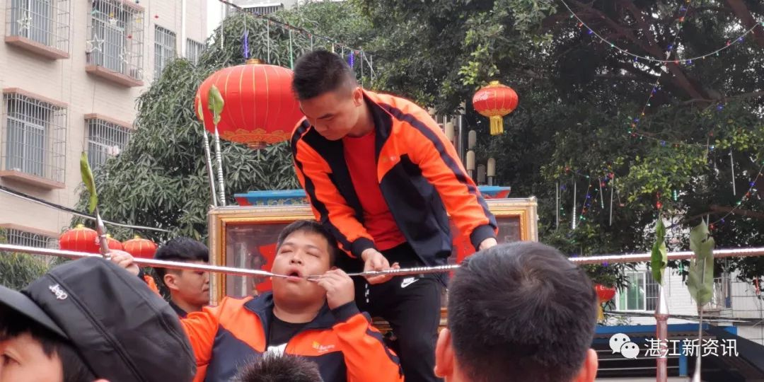 湛江赤坎百姓村年例大巡游盛典,百人穿令箭,飘色,精彩纷呈