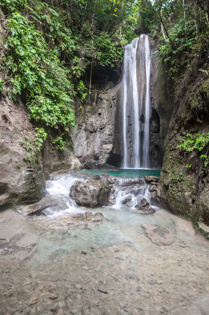 神农谷瀑布群位于湖南南部,拥有壮观的瀑布,如白龙瀑,玉帘瀑和彩虹瀑