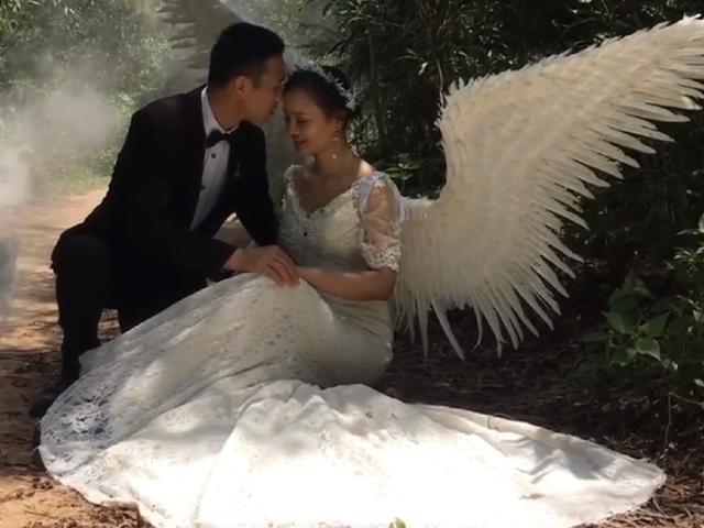 新人深山老林拍婚纱照,新娘背上20斤重的翅膀亮了,成片好惊艳!