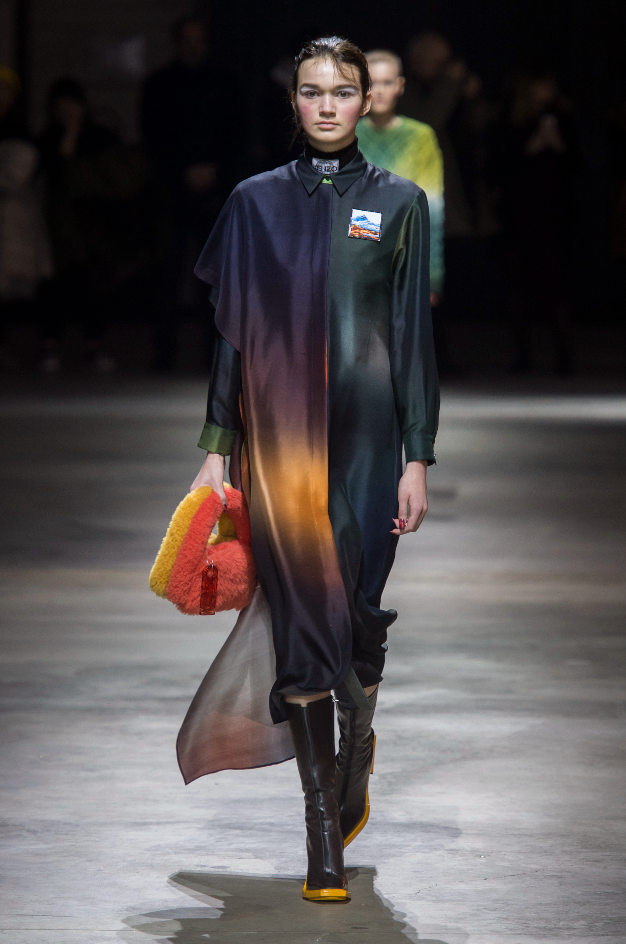 渐变色的衣服特别的好看,双排扣的设计,感觉布料特别的好