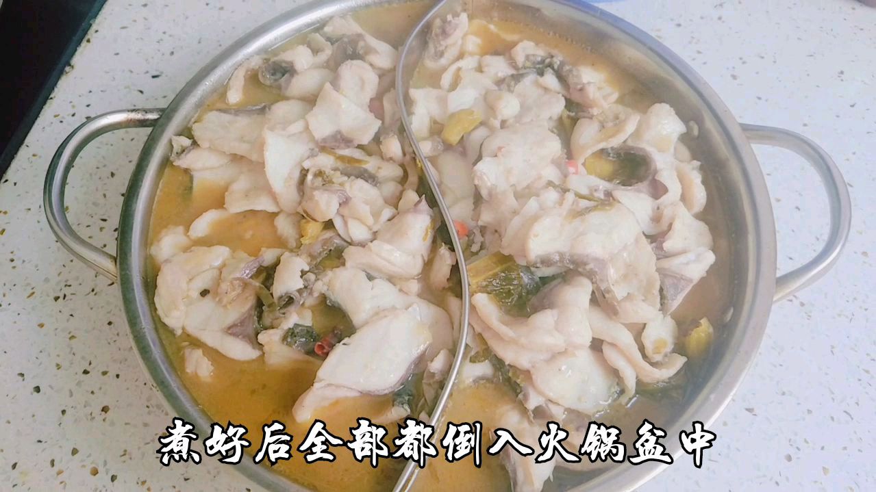 娜娜今天买了一条6斤重的大草鱼做酸菜鱼火锅酸辣开胃全家人都喜欢