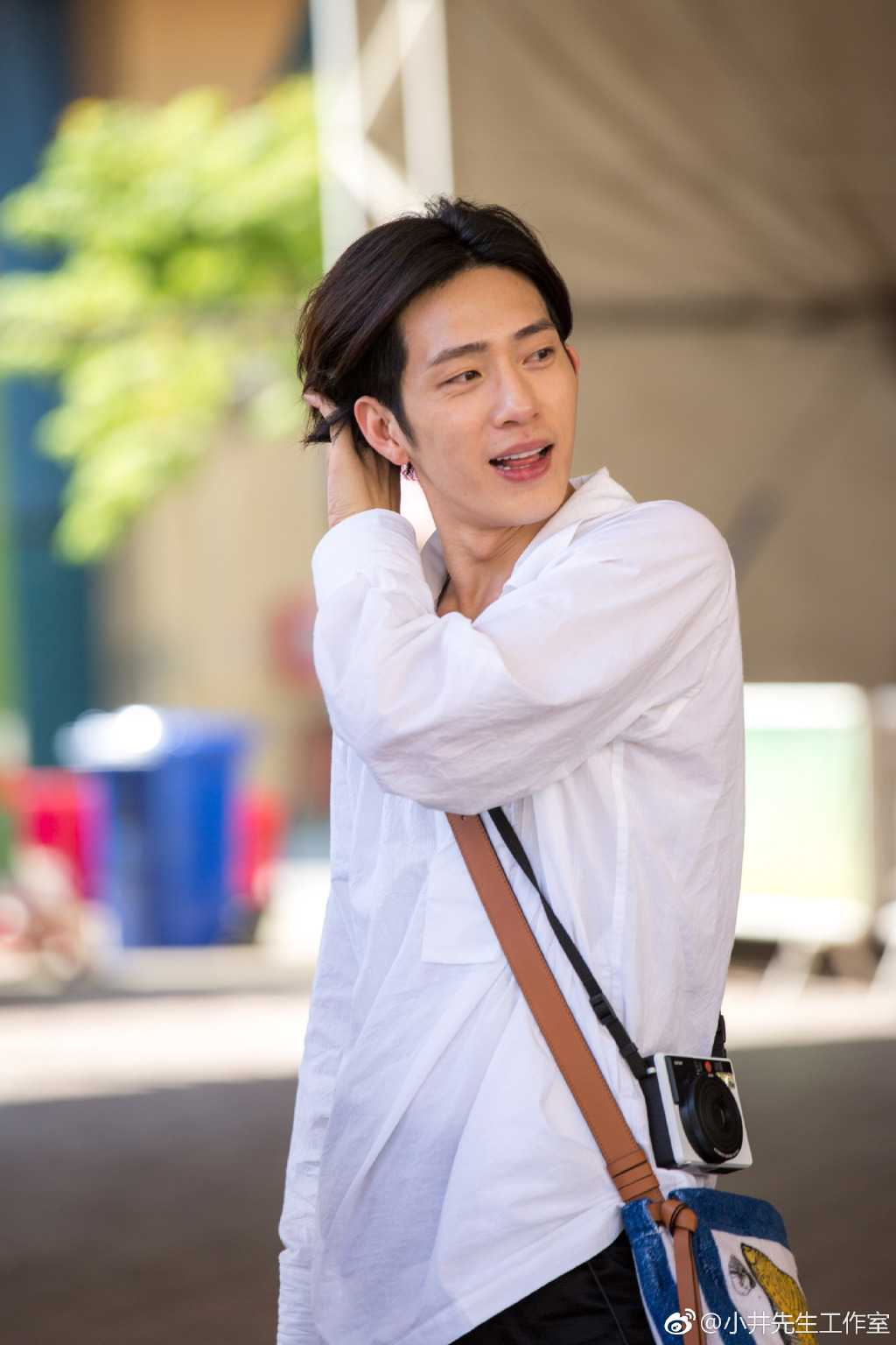 井柏然:认真谦虚,非常的自然有灵气