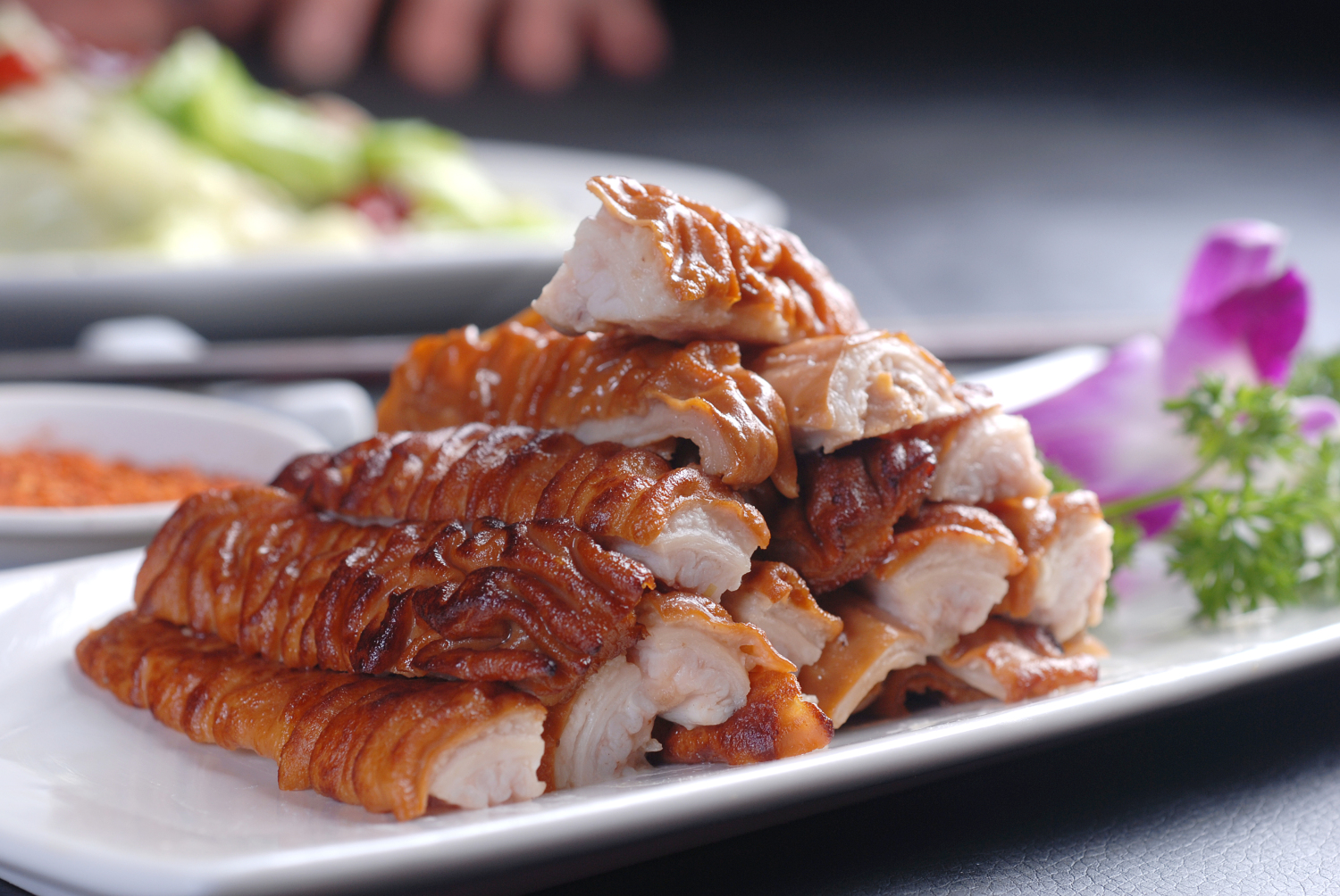 脆皮肥肠:外酥里嫩,吃起来更是津津有味