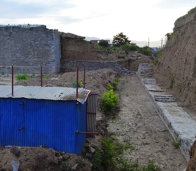 如今的巩华城内大部分建筑都已拆迁,但仍有些居民住在这里,四座城门也