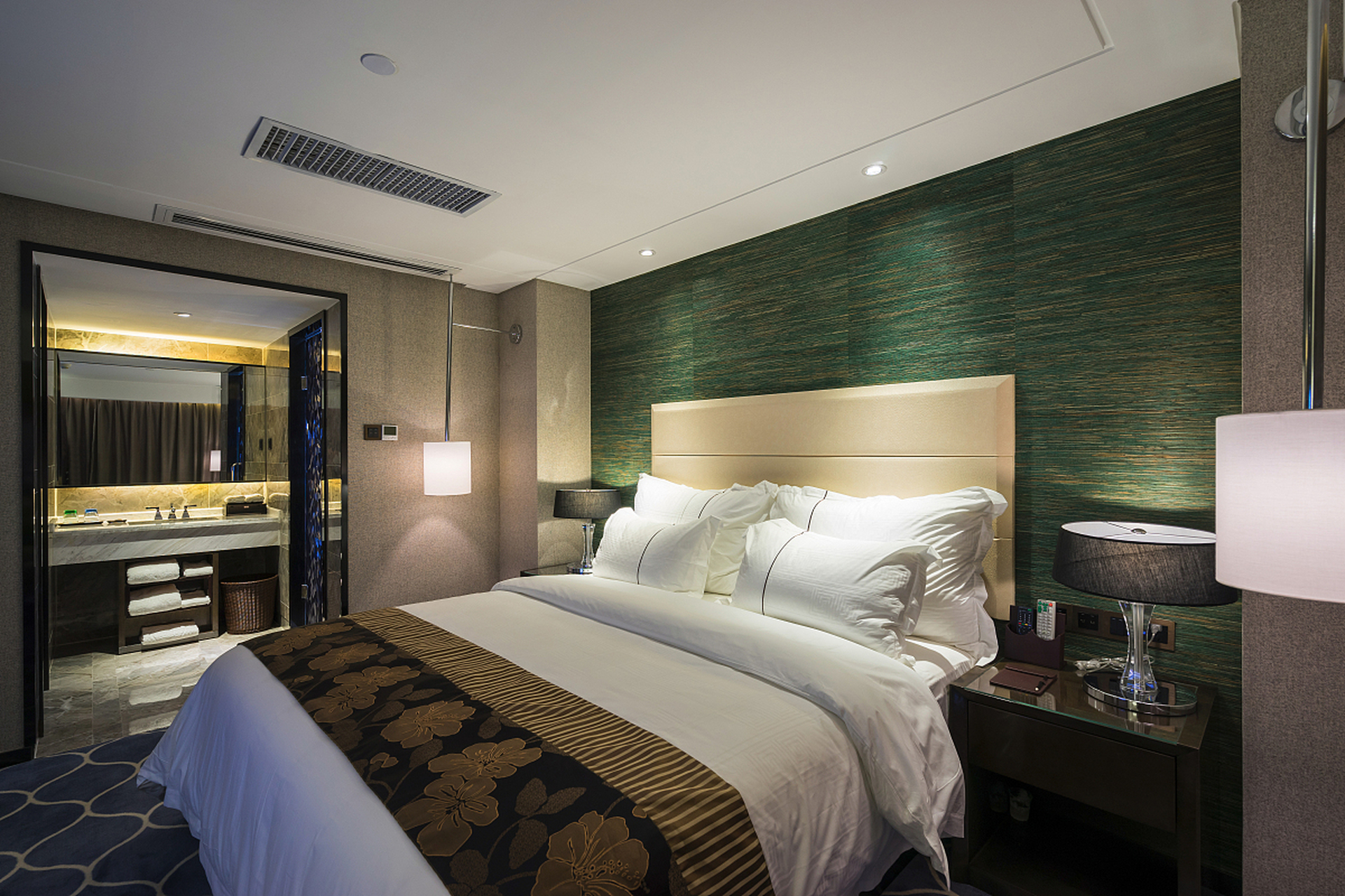 丽枫酒店作为锦江酒店(中国区)旗下的中高端连锁酒店品牌,自2013年