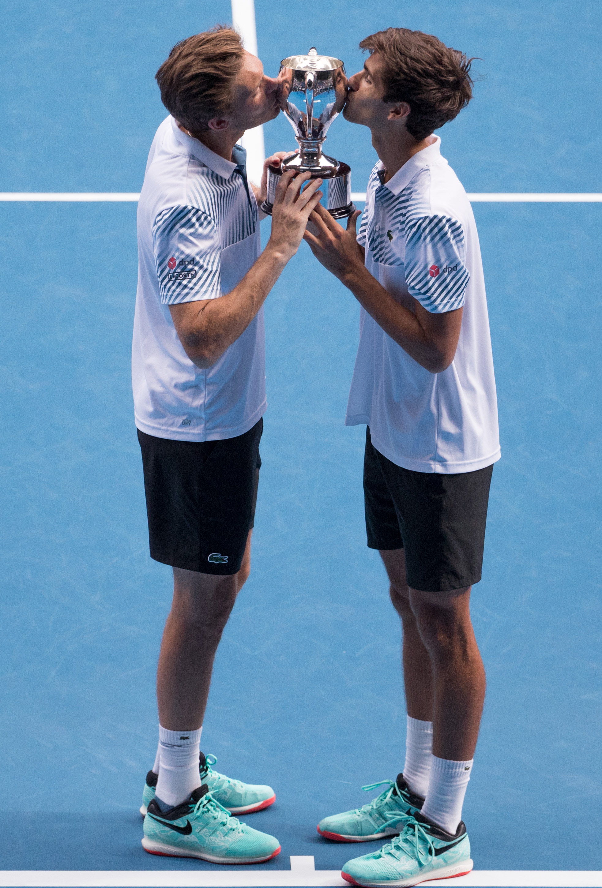 网球——澳网:埃贝尔/马于组合夺得男双冠军