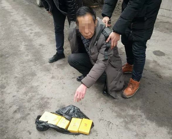 丢脸!镇雄58岁申某疑似贩毒被抓!