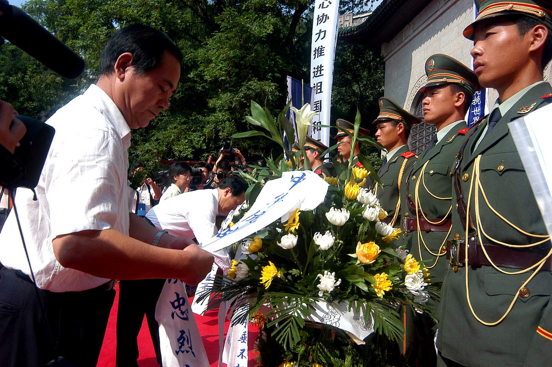 抗洪烈士周昆训是一位英勇无畏的战士,他用自己的生命为抗洪救灾做出