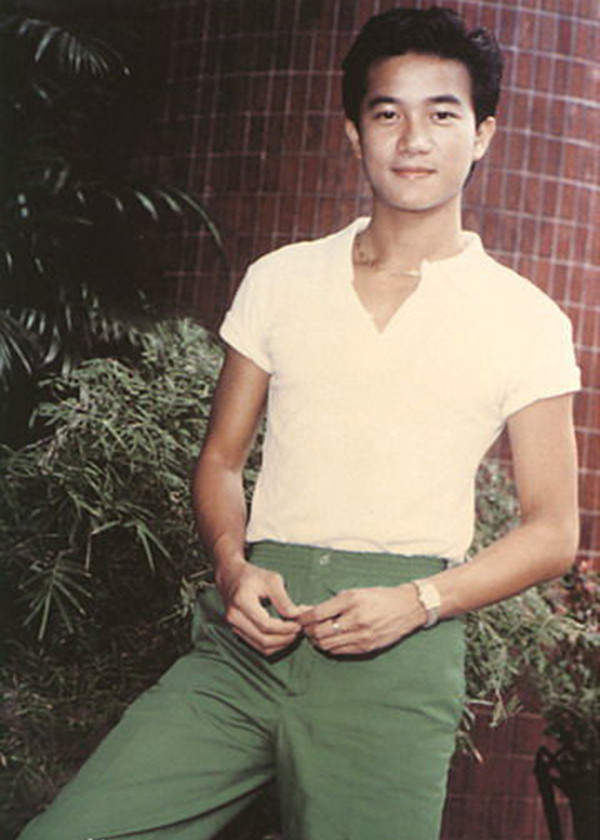 陈百强珍贵历史图片:80年代粤语流行音乐代表人物,擅长音乐创作.