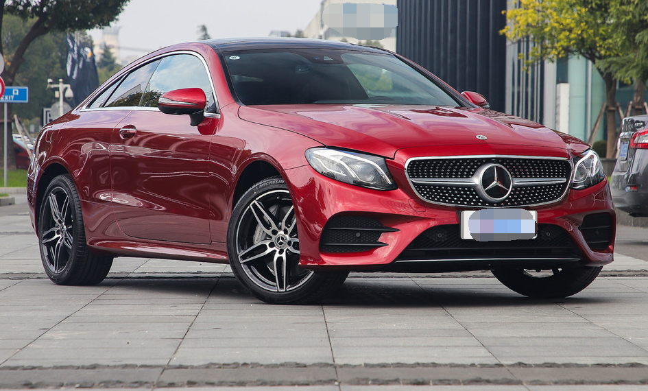 奔驰e级 e 350 4matic 轿跑车的赏析,给人一种很舒服的感觉