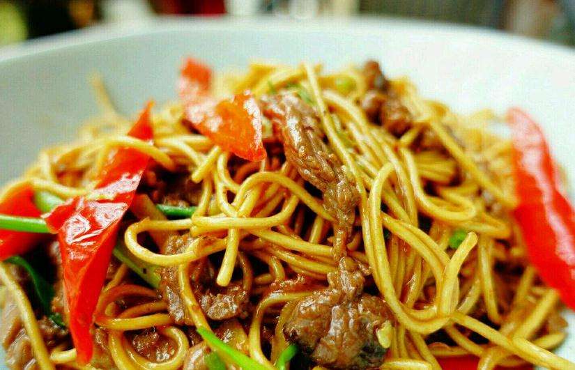 三鲜炒面:一种面三重鲜,在这炎热的夏季,满足你挑剔的胃口!