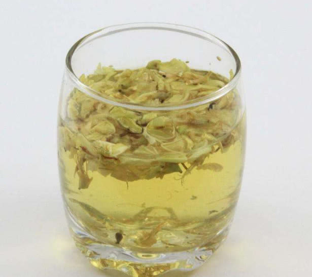 槐花泡水喝,这4个好处会跟着来,早喝早受益,错过得等明年!