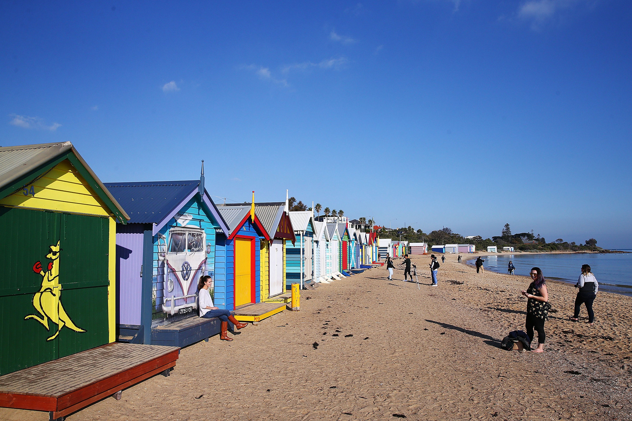 墨尔本布莱顿海滩木屋色彩斑斓 成游客拍照绝佳背景