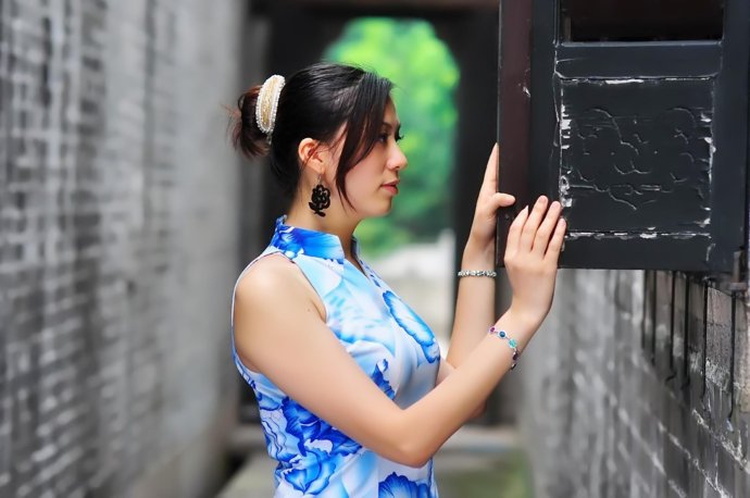 奇葩的小太妹装,小姐姐也是性格狂野啊