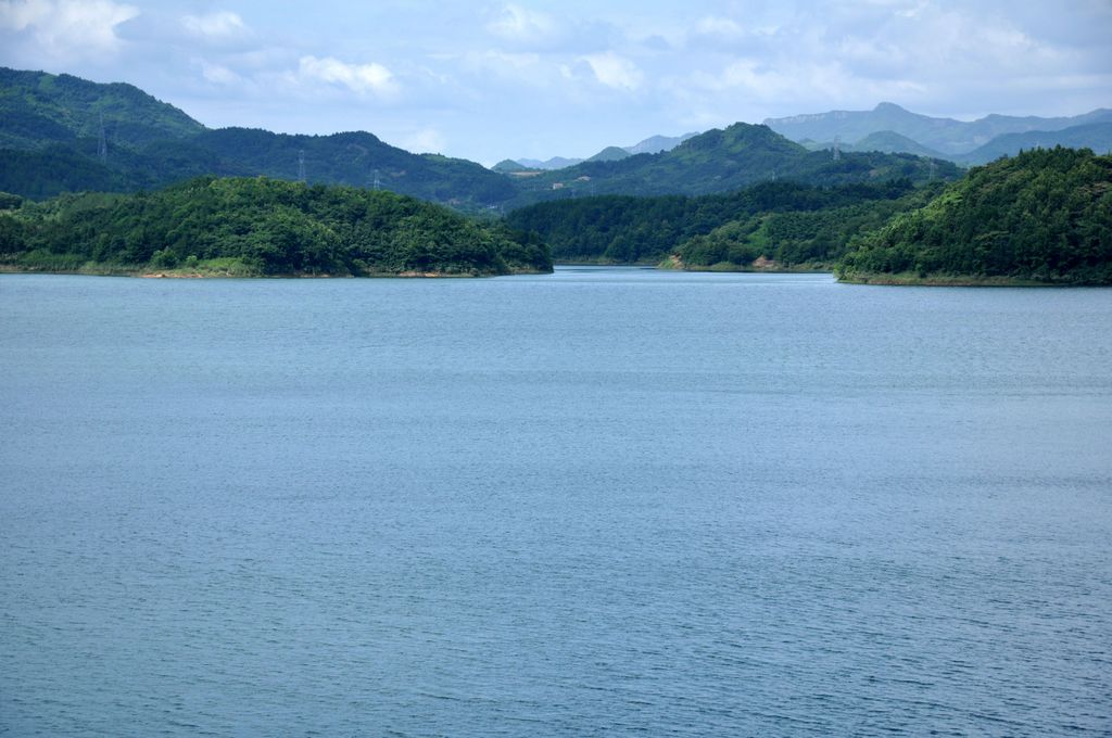 除了宜昌朝天吼漂流,北京市九华山庄汤泉行宫,水比较